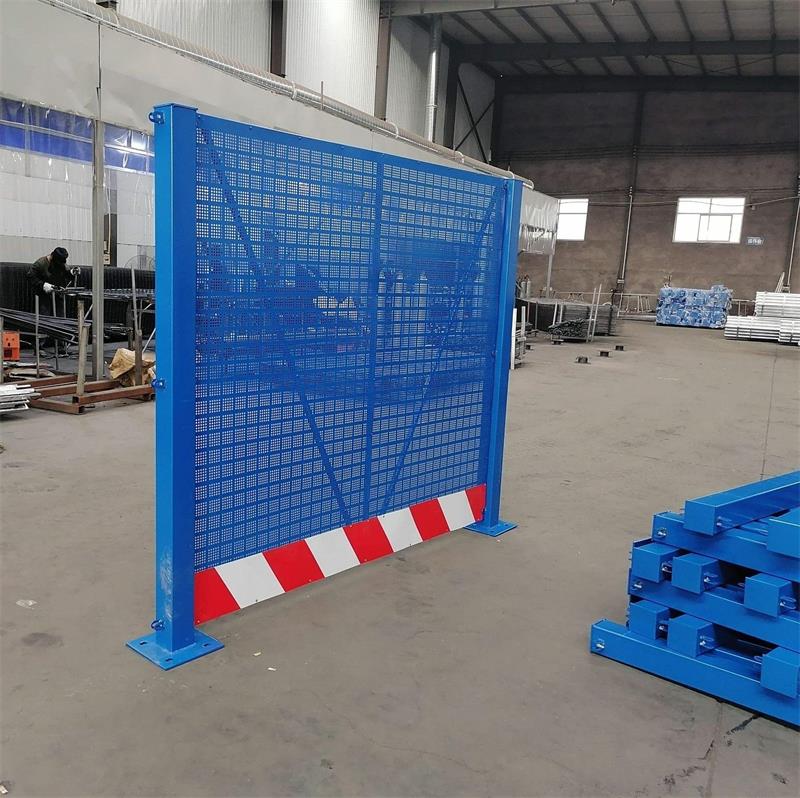 <b>工地冲孔围挡</b>